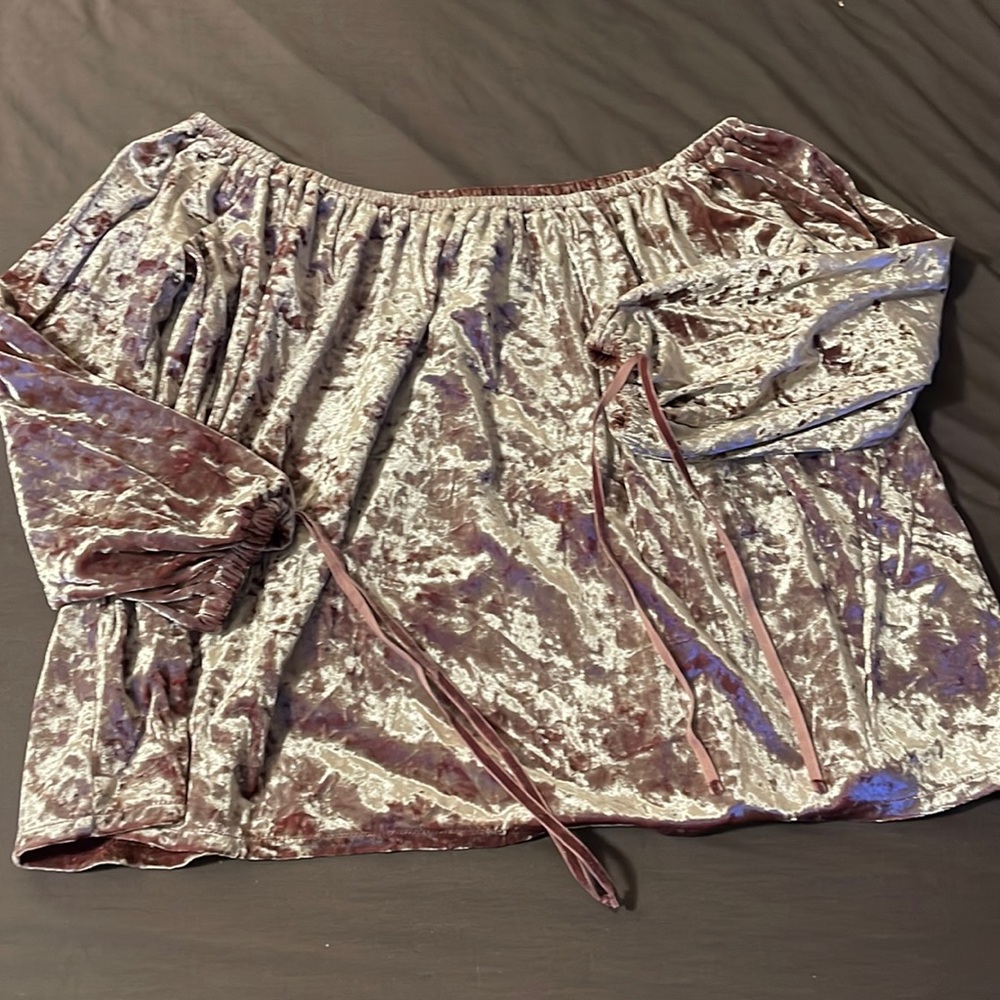 American Eagle Outfitters Cropped Blouse Women’s Size Small Dusty Rose Pink.